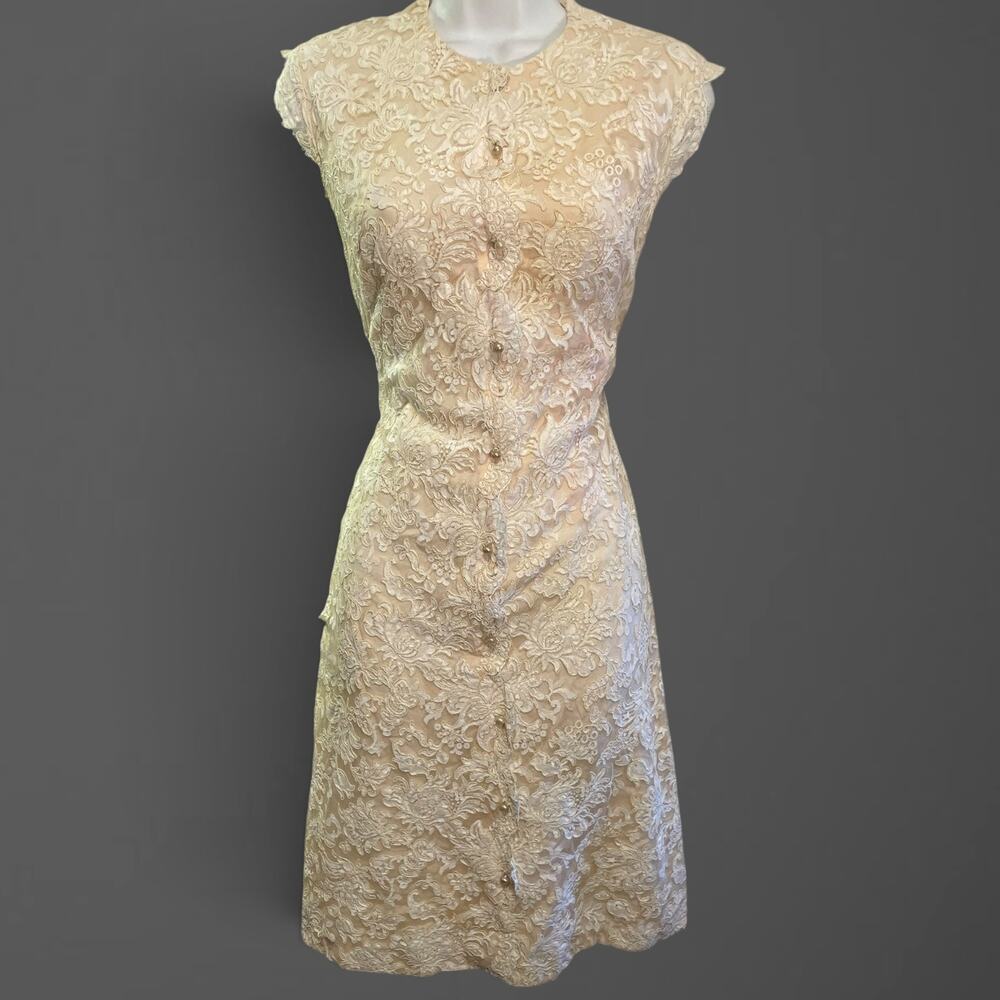 Vintage 1960s Sisto’s Ivory/Blush Corded Lace Pearl Button Cocktail Sheath Dress